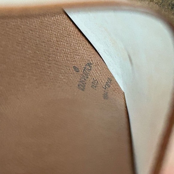 Authentic Louis Vuitton Taiga Leather ID Holder Wallet Light Brown Cognac Color - Picture 2 of 11